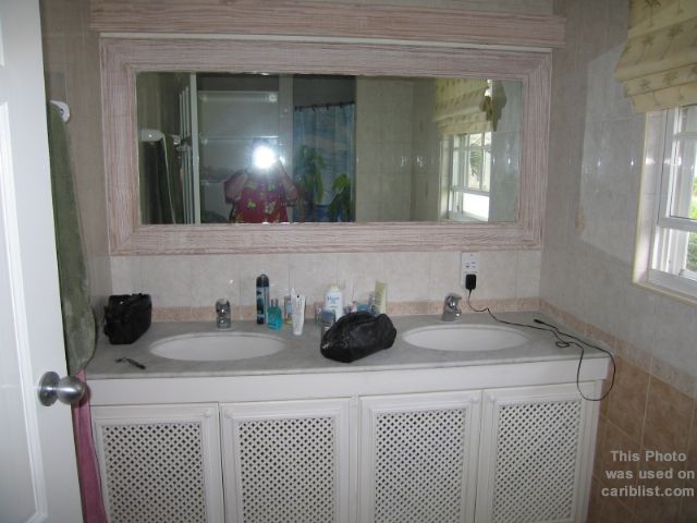 Gunsite 3 bed f/furn, Pool, spacious town house ,St. Michael