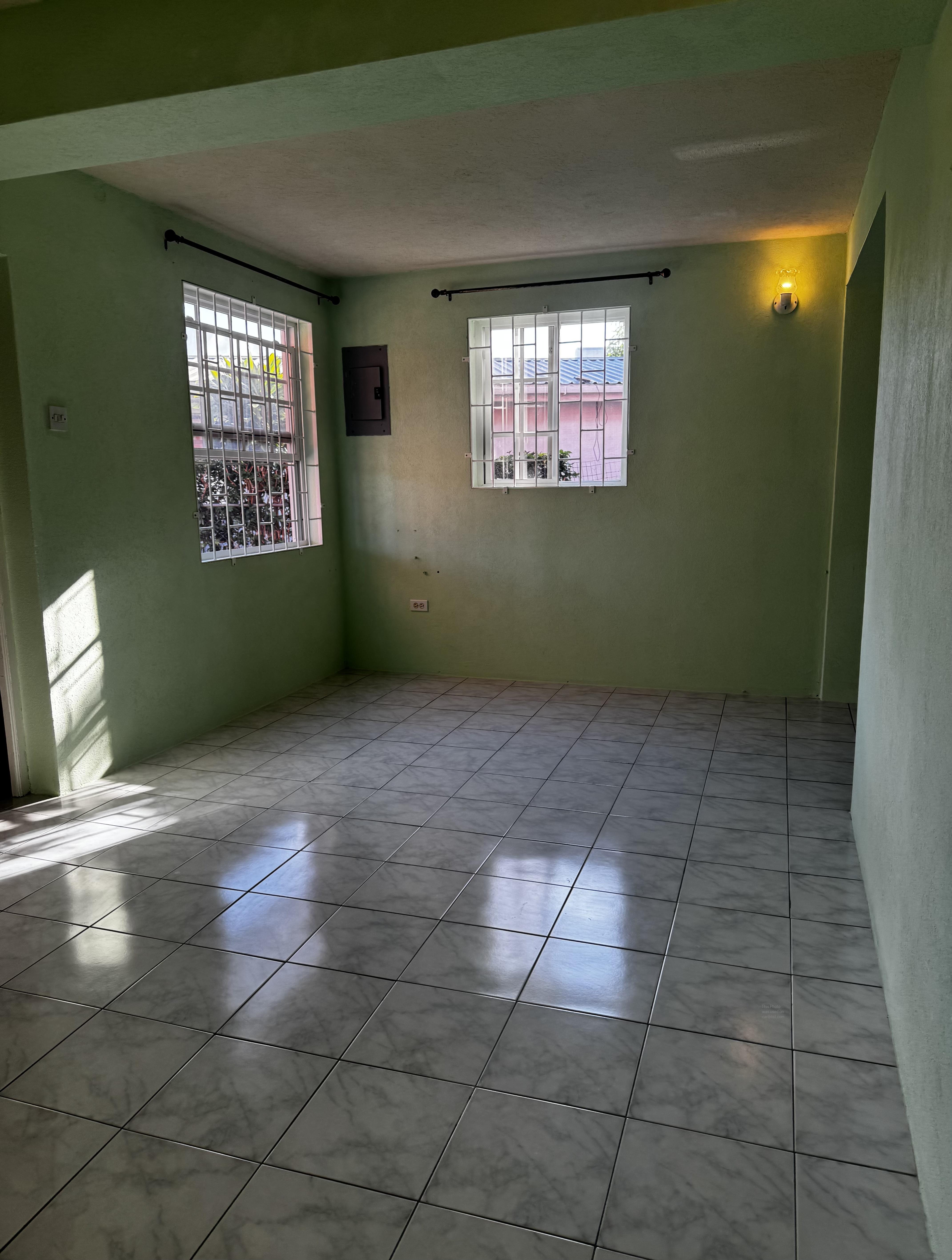 Kingsland Gardens (UNDER OFFER)- UNFURNISHED/DOWNSTAIRS/EN-SUITE BATHROOM/QUIET LOCATION/BREEZY/FULLY ENCLOSED,Christ Church