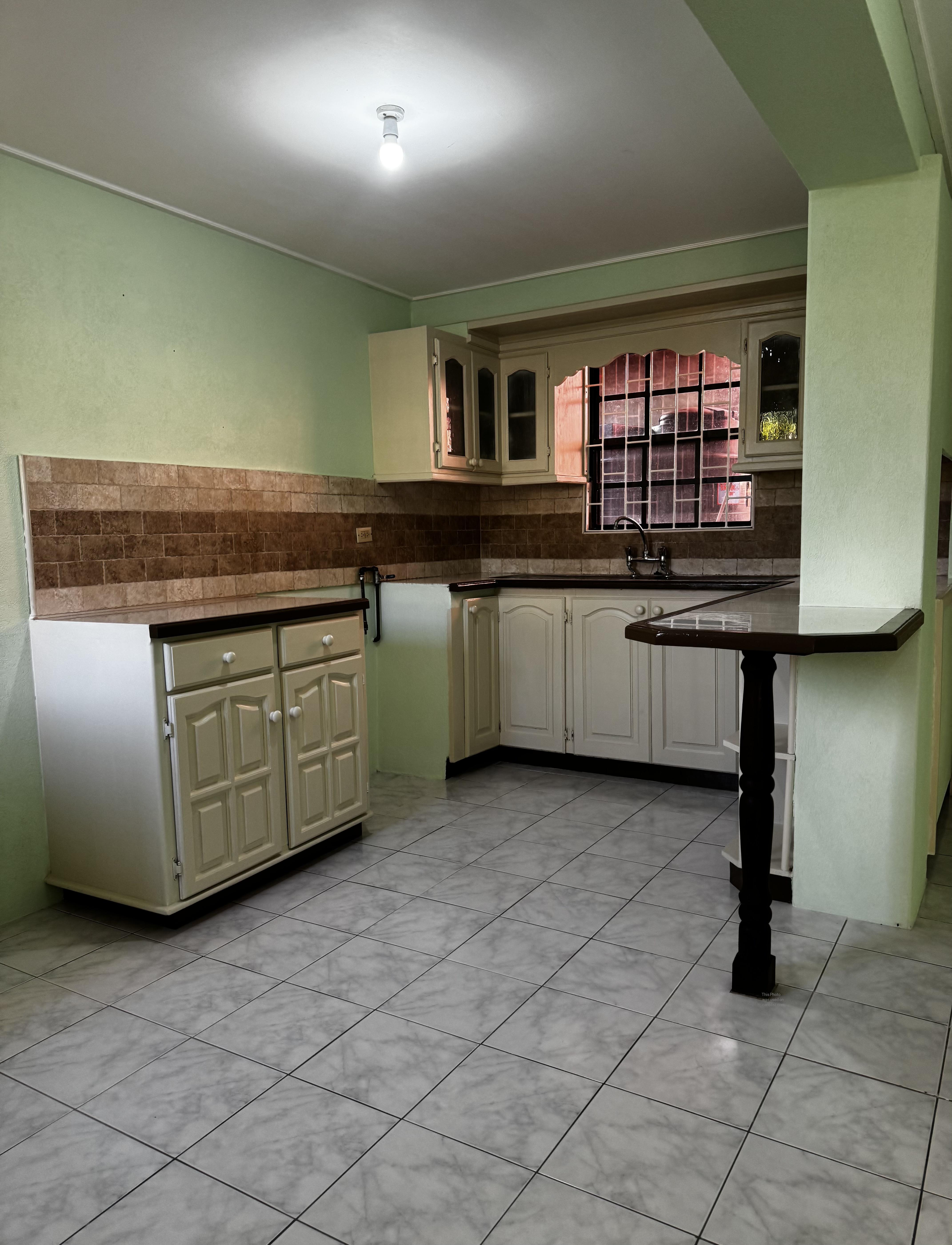 Kingsland Gardens (UNDER OFFER)- UNFURNISHED/DOWNSTAIRS/EN-SUITE BATHROOM/QUIET LOCATION/BREEZY/FULLY ENCLOSED,Christ Church
