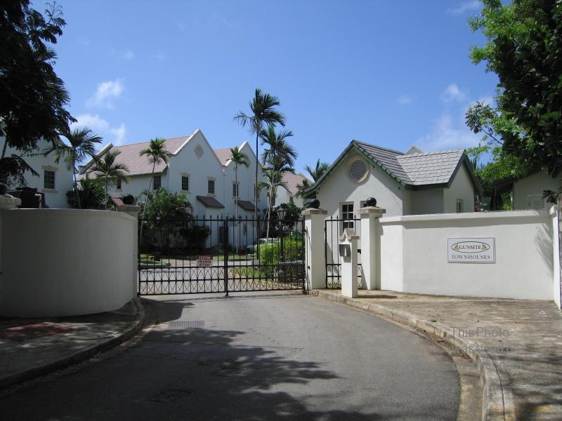 Gunsite 3 bed f/furn, Pool, spacious town house ,St. Michael