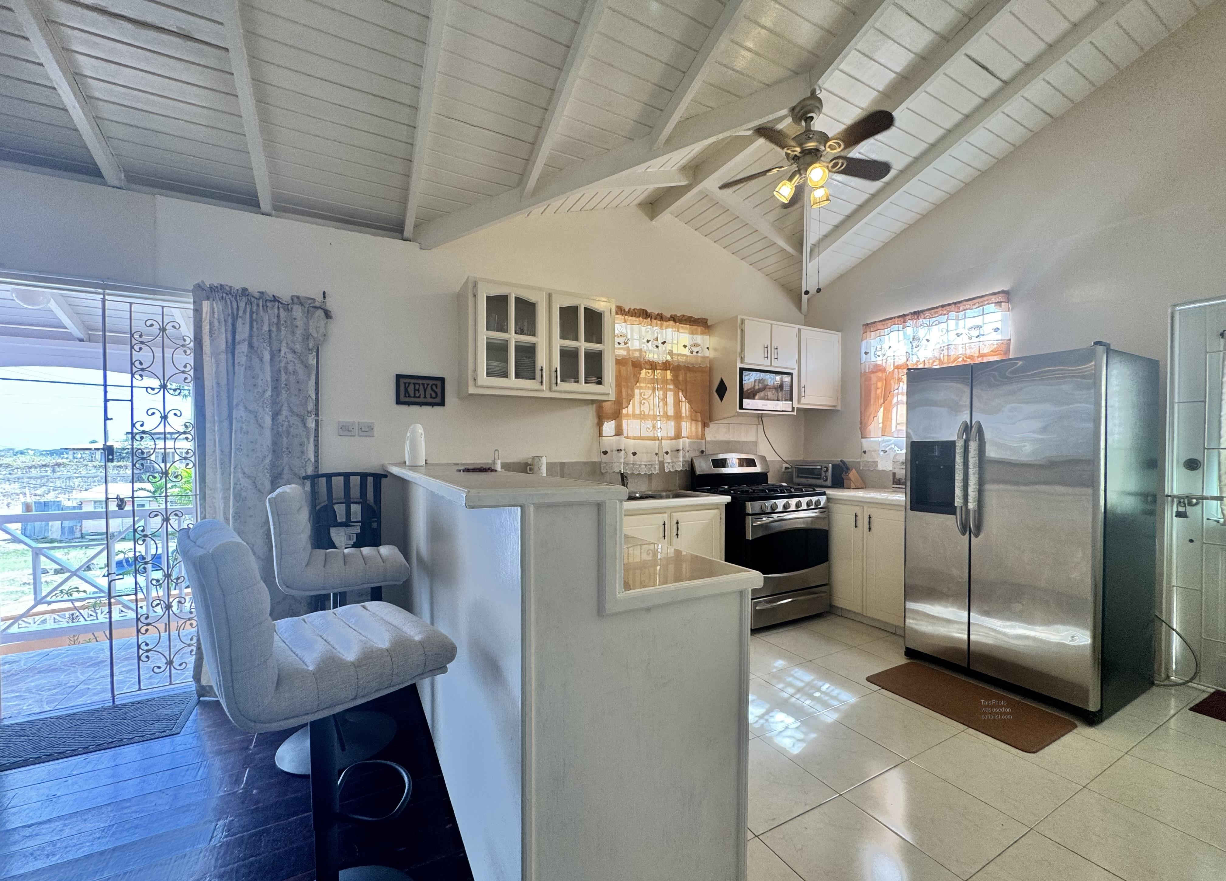 Station Hill - TASTEFULLY FURNISHED/FULLY ENCLOSED/SECURITY CAMERAS/WATER INC/CLOSE TO PUBLIC TRANSPORTATION ,St. Michael