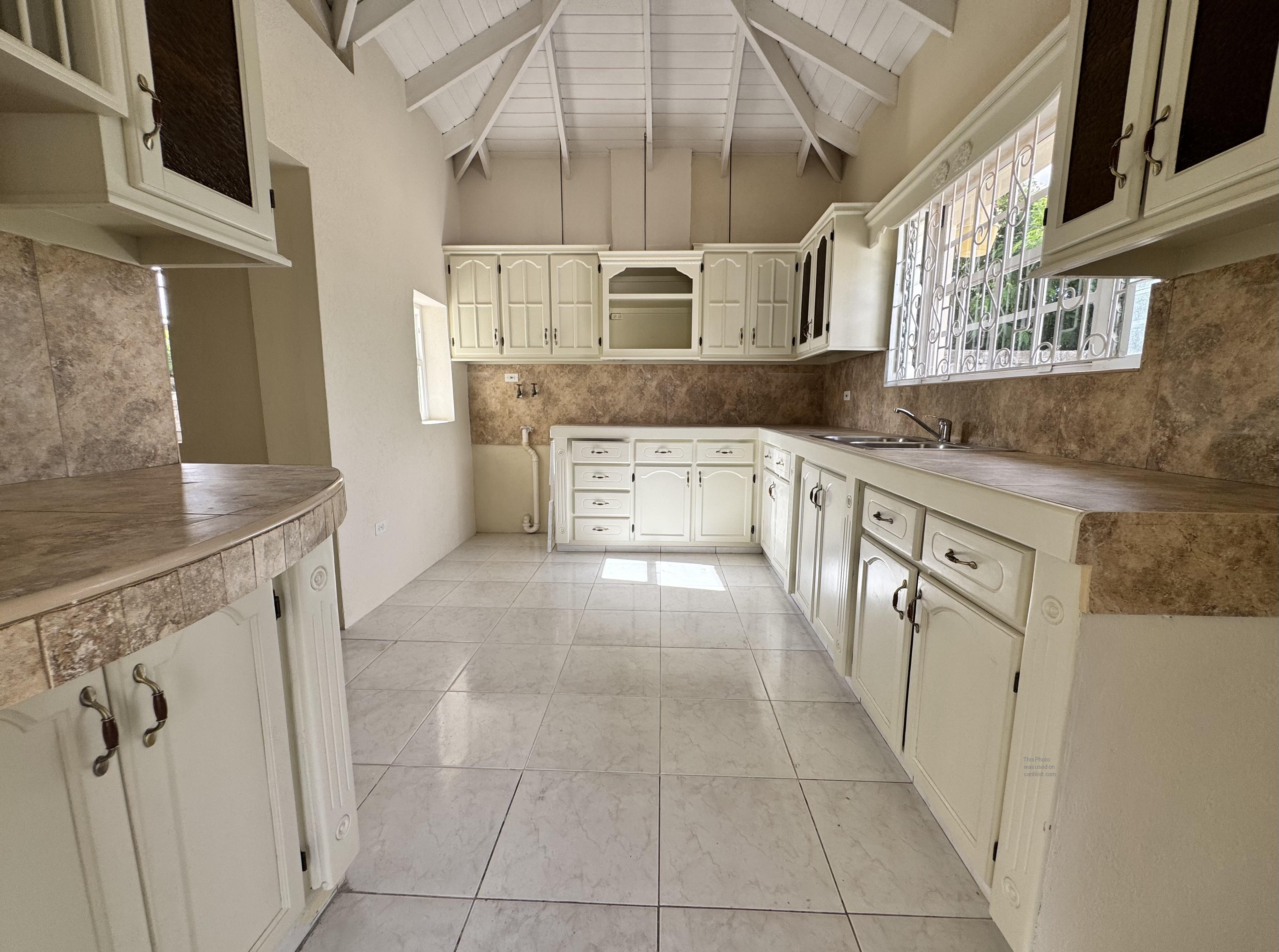 Whitehall - (UNDER OFFER) SPACIOUS/UNFURNISHED/CENTRALLY LOCATED/FULLY ENCLOSED
,St. Michael