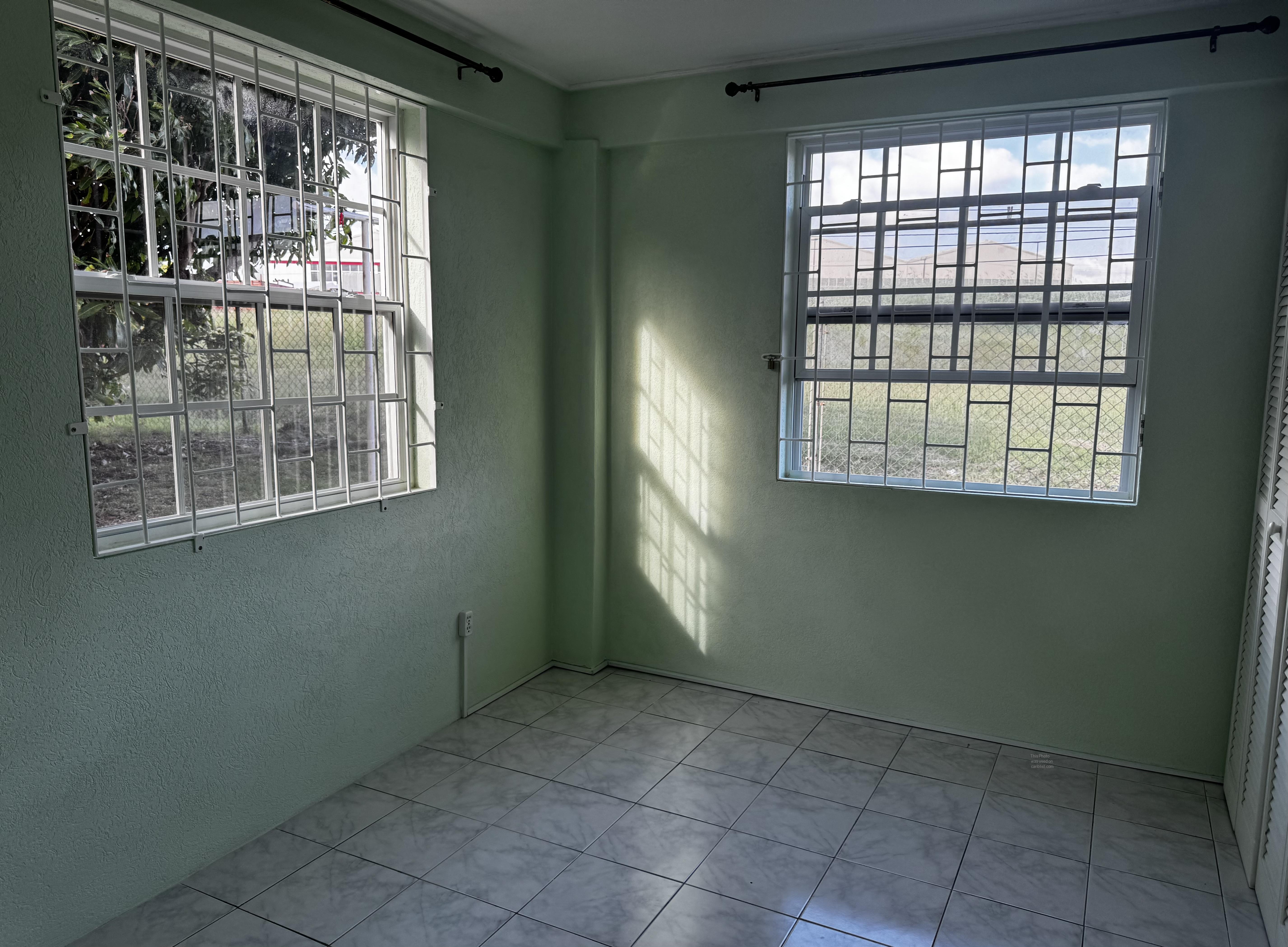 Kingsland Gardens (UNDER OFFER)- UNFURNISHED/DOWNSTAIRS/EN-SUITE BATHROOM/QUIET LOCATION/BREEZY/FULLY ENCLOSED,Christ Church