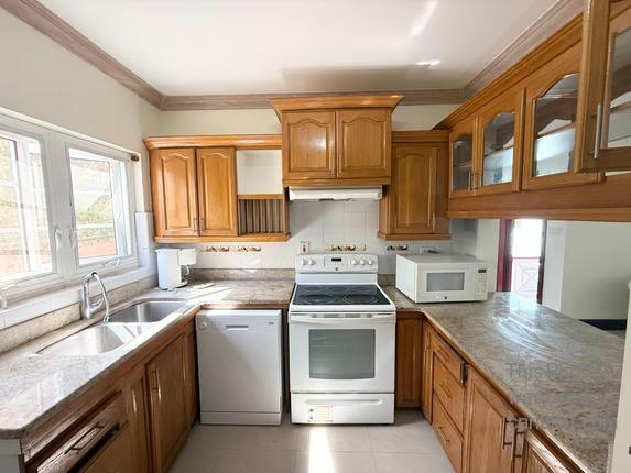 Bright and Spacious 3-Bedroom Townhouse — Rockley Mews (Semi-Furnished with Appliances),Christ Church