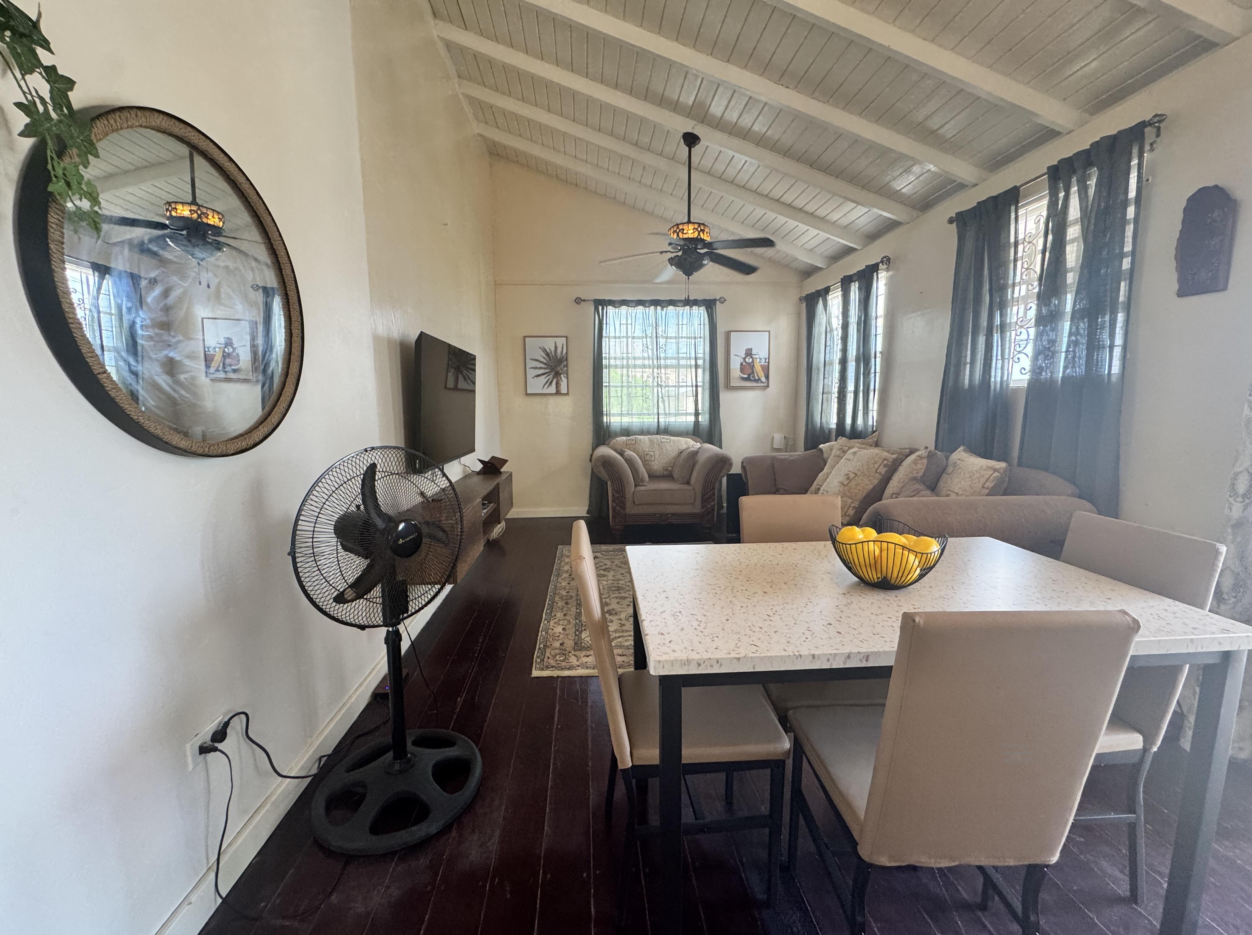 Station Hill - TASTEFULLY FURNISHED/FULLY ENCLOSED/SECURITY CAMERAS/WATER INC/CLOSE TO PUBLIC TRANSPORTATION ,St. Michael