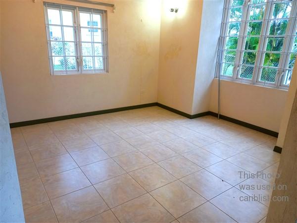 Cottage Heights - Spacious home, 3 bedrooms, 2 1/2 bathrooms, fully enclosed, quiet neighbourhood,St. George