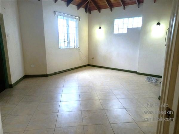 Cottage Heights - Spacious home, 3 bedrooms, 2 1/2 bathrooms, fully enclosed, quiet neighbourhood,St. George