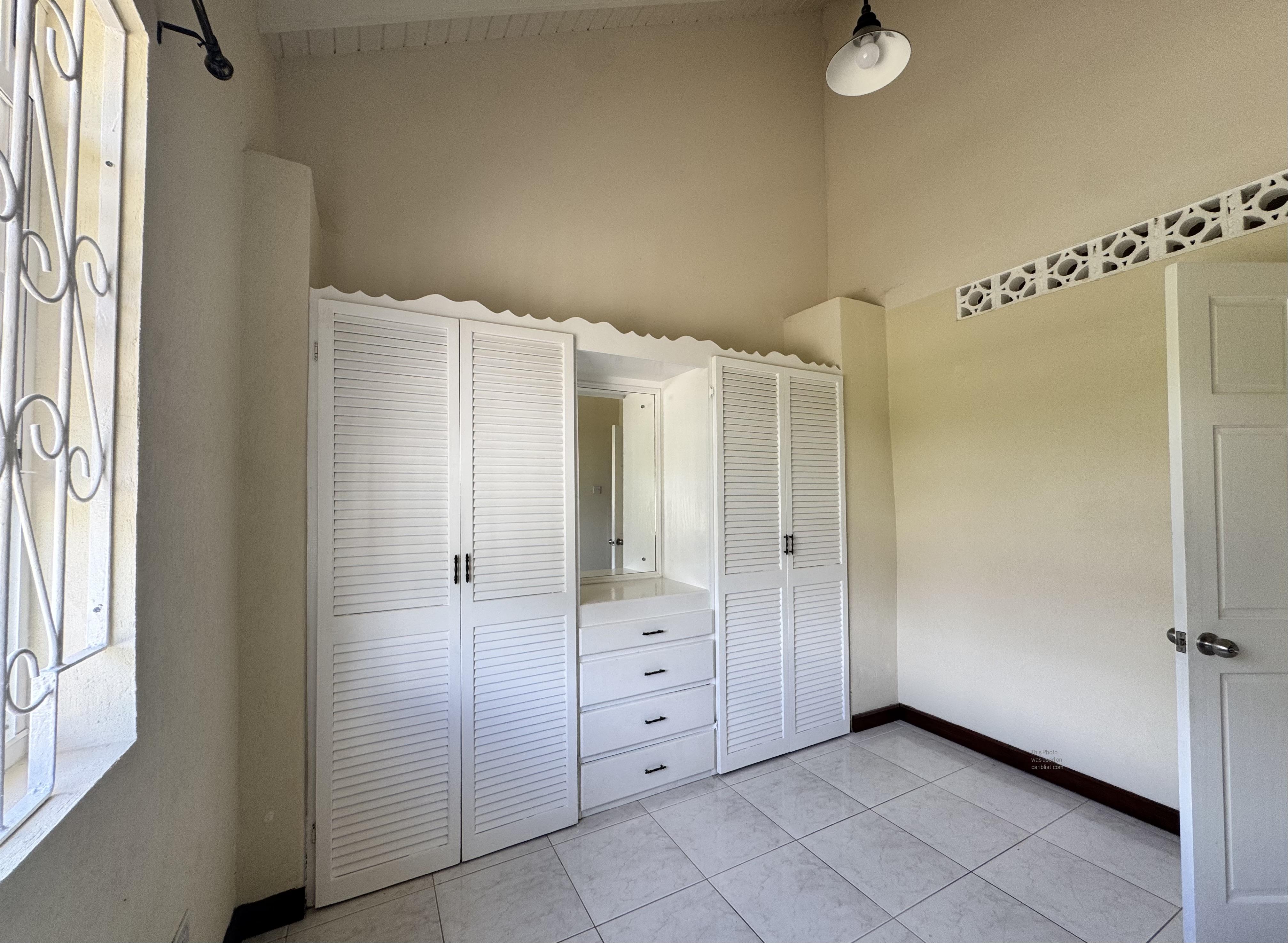 Whitehall - (UNDER OFFER) SPACIOUS/UNFURNISHED/CENTRALLY LOCATED/FULLY ENCLOSED
,St. Michael