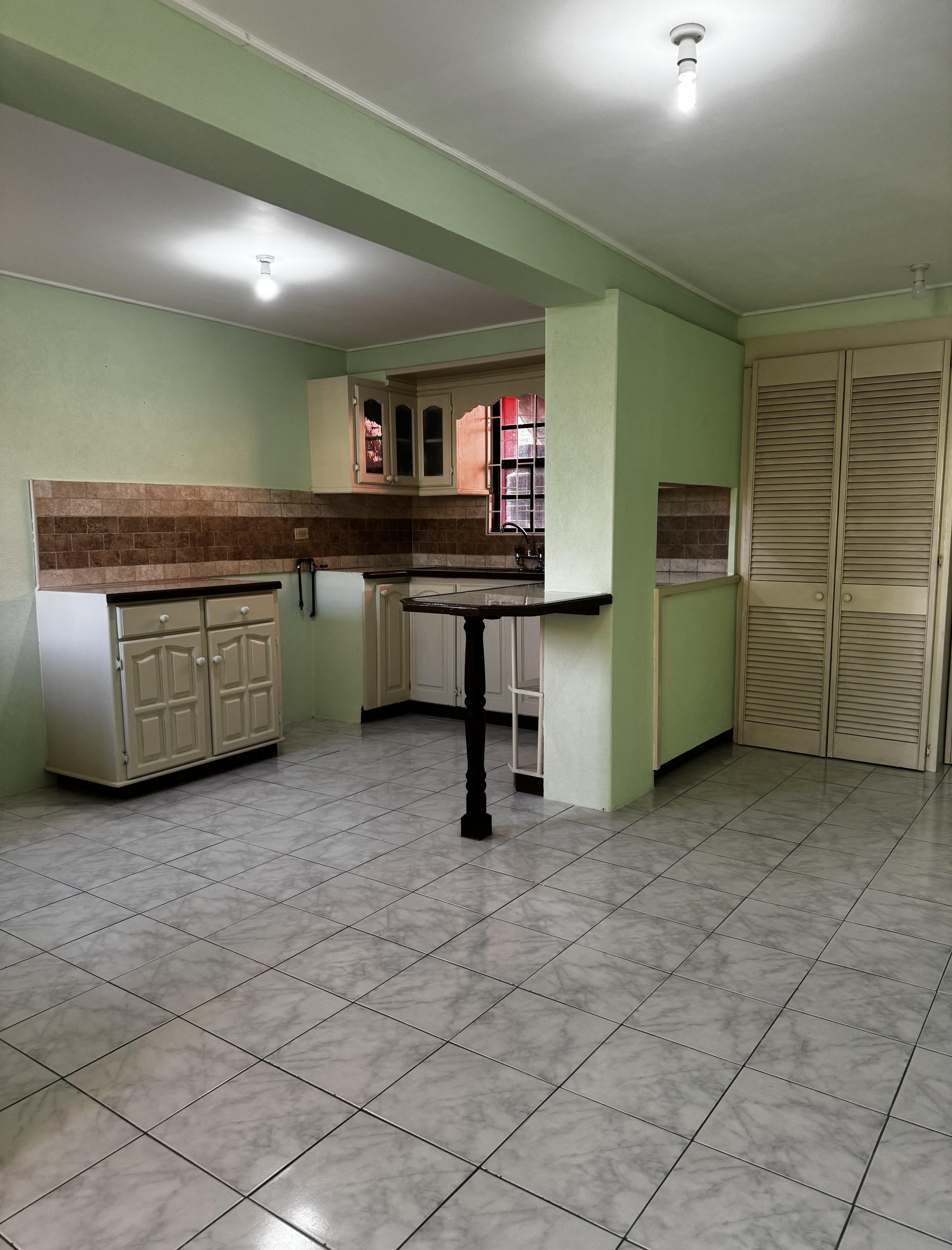 Kingsland Gardens (UNDER OFFER)- UNFURNISHED/DOWNSTAIRS/EN-SUITE BATHROOM/QUIET LOCATION/BREEZY/FULLY ENCLOSED,Christ Church