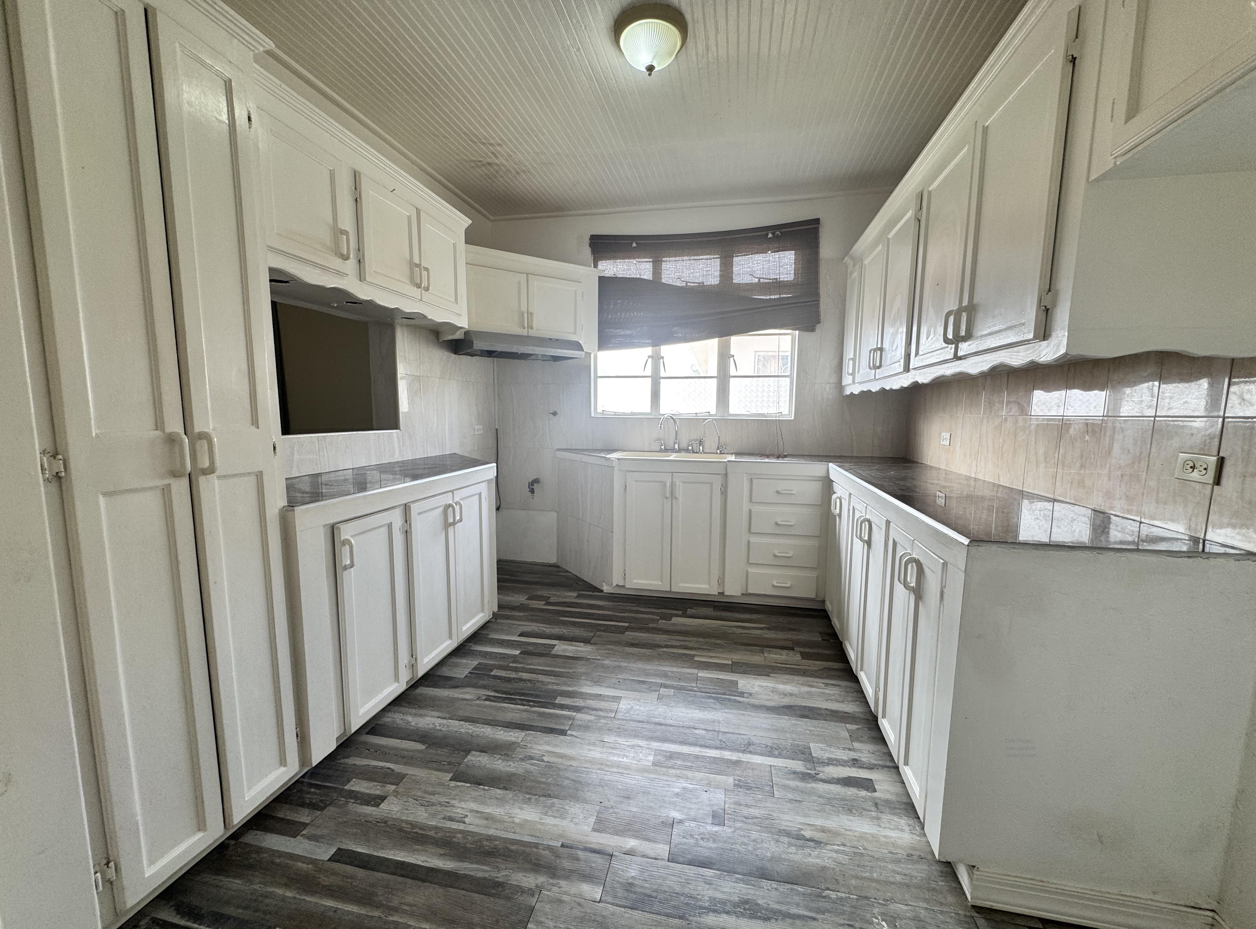 Warrens Terrace - UPSTAIRS/UNFURNISHED/A/c MASTER BEDROOM/ADDITIONAL A/c SPACE/WATER INCLUDED,St. Thomas