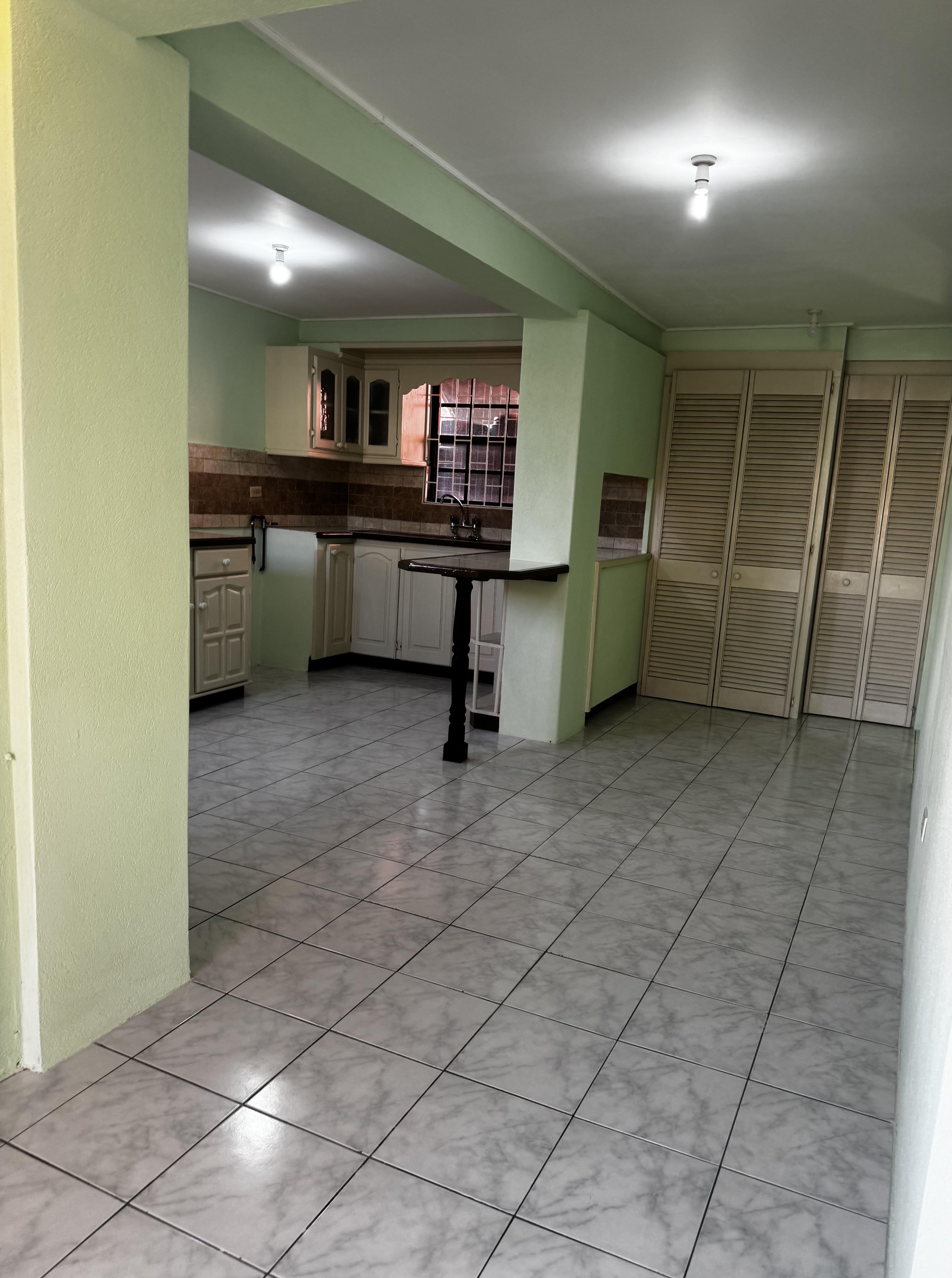 Kingsland Gardens (UNDER OFFER)- UNFURNISHED/DOWNSTAIRS/EN-SUITE BATHROOM/QUIET LOCATION/BREEZY/FULLY ENCLOSED,Christ Church