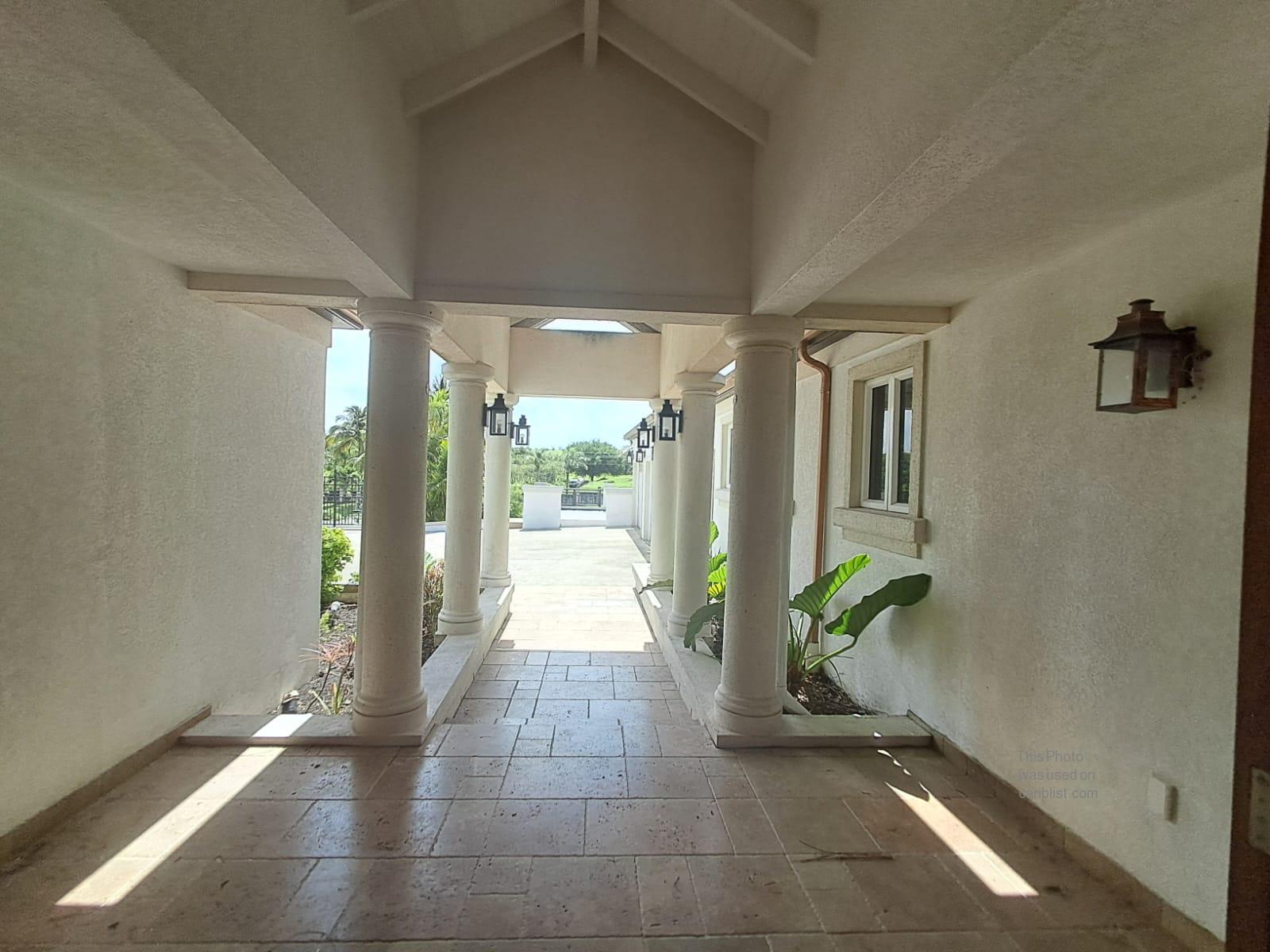 Ultra-Modern 4-bedroom, 3--bathroom, 2 Powder Rooms Villa - Christie Village,St. Thomas