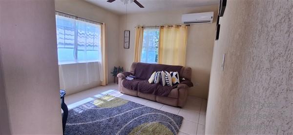 Coverley (Not the Villages) - Spacious home, fully enclosed, quiet neighbourhood,Christ Church