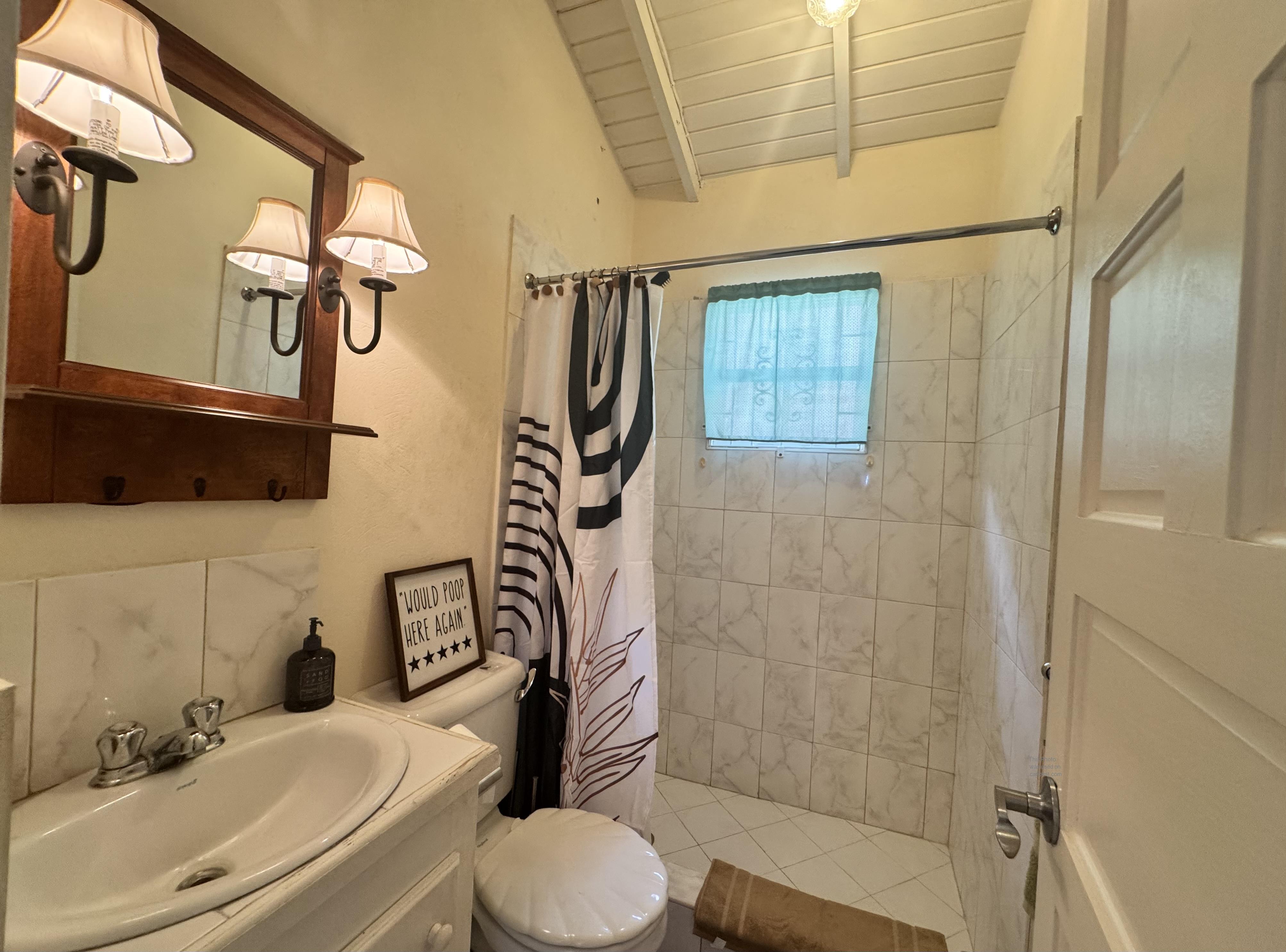 Station Hill - TASTEFULLY FURNISHED/FULLY ENCLOSED/SECURITY CAMERAS/WATER INC/CLOSE TO PUBLIC TRANSPORTATION ,St. Michael