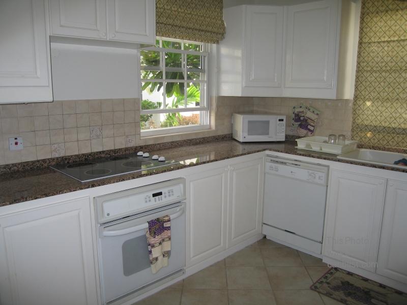 Gunsite 3 bed f/furn, Pool, spacious town house ,St. Michael